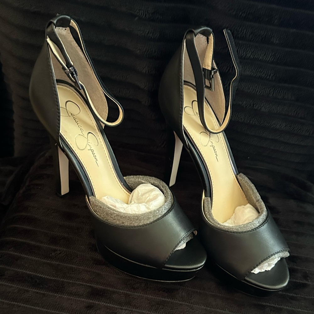 Jessica Simpson - heels